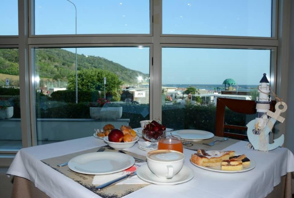 hotelbaiaflaminia en breakfast 018